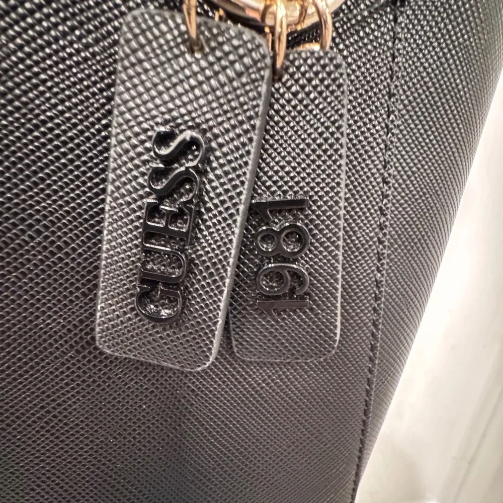 GUESS Est 1981 Noelle Black Tote with Charms Dbl Compartments Zip‎ topEUC 9x12x4